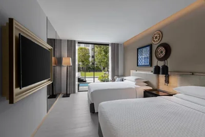 수영장 이용 및 테라스가 있는 1층 더블룸 — Four Points by Sheraton Phuket Patong Beach Resort