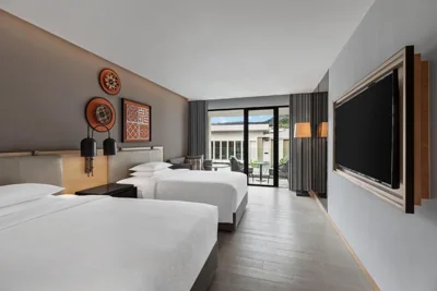발코니 더블룸 — Four Points by Sheraton Phuket Patong Beach Resort