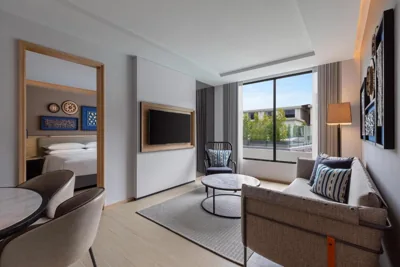원베드룸 킹 스위트 — Four Points by Sheraton Phuket Patong Beach Resort